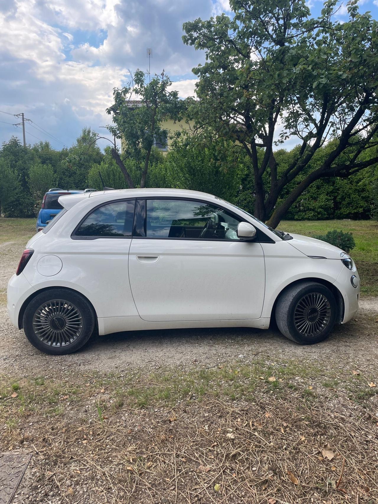 Fiat 500e Berlina 42 kWh Icon 320 km autonomia