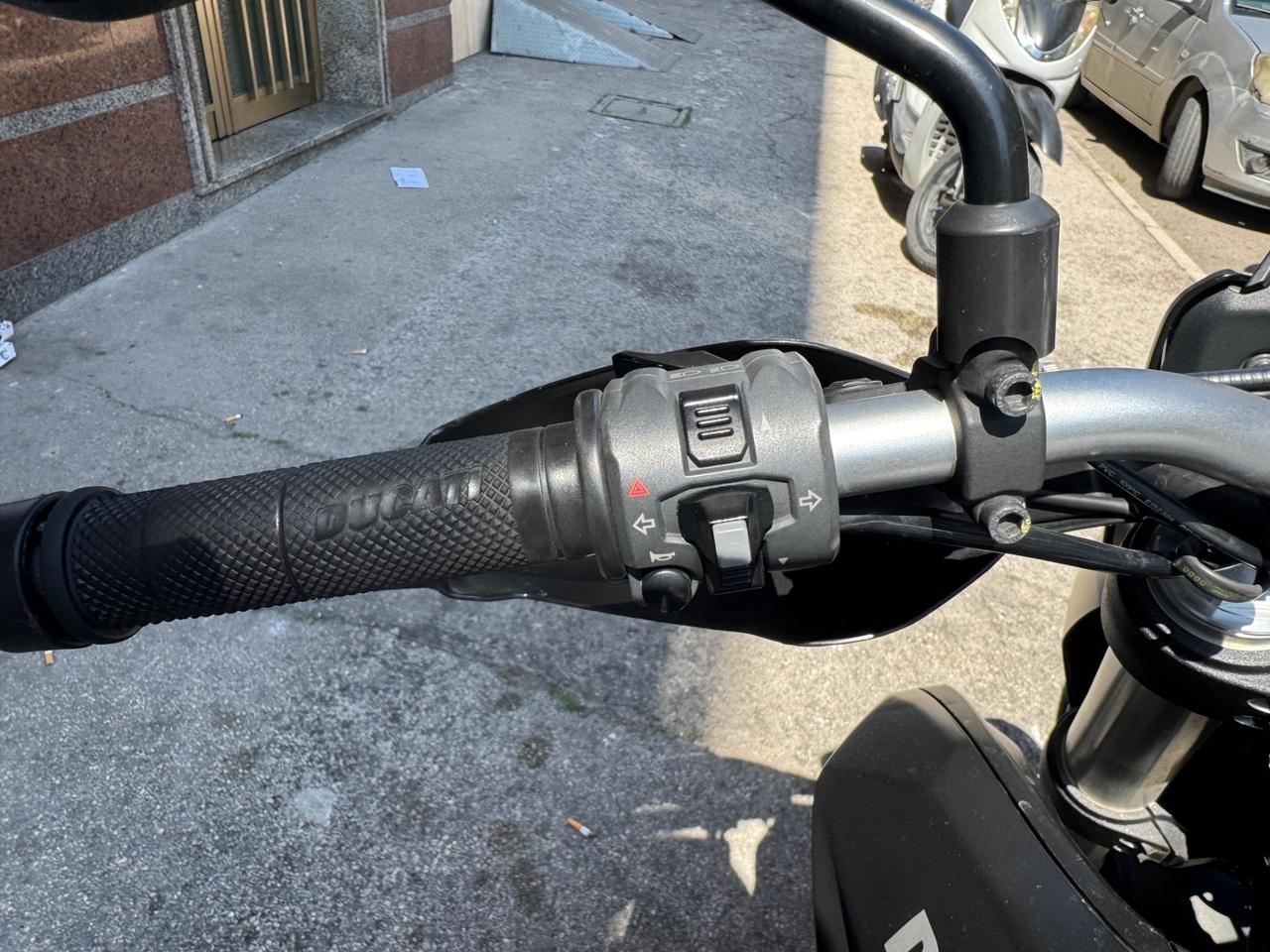 Ducati Hypermotard 821