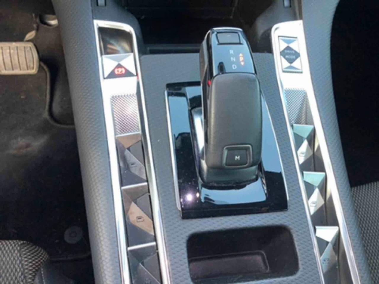 DS 7 1.5 BLUEHDI 130CV AUT. BUSINESS BASTILLE ( FARI LED - COCKPIT - NAVI - MIRROR - PDC - TELECAMERA ANTPOST. )