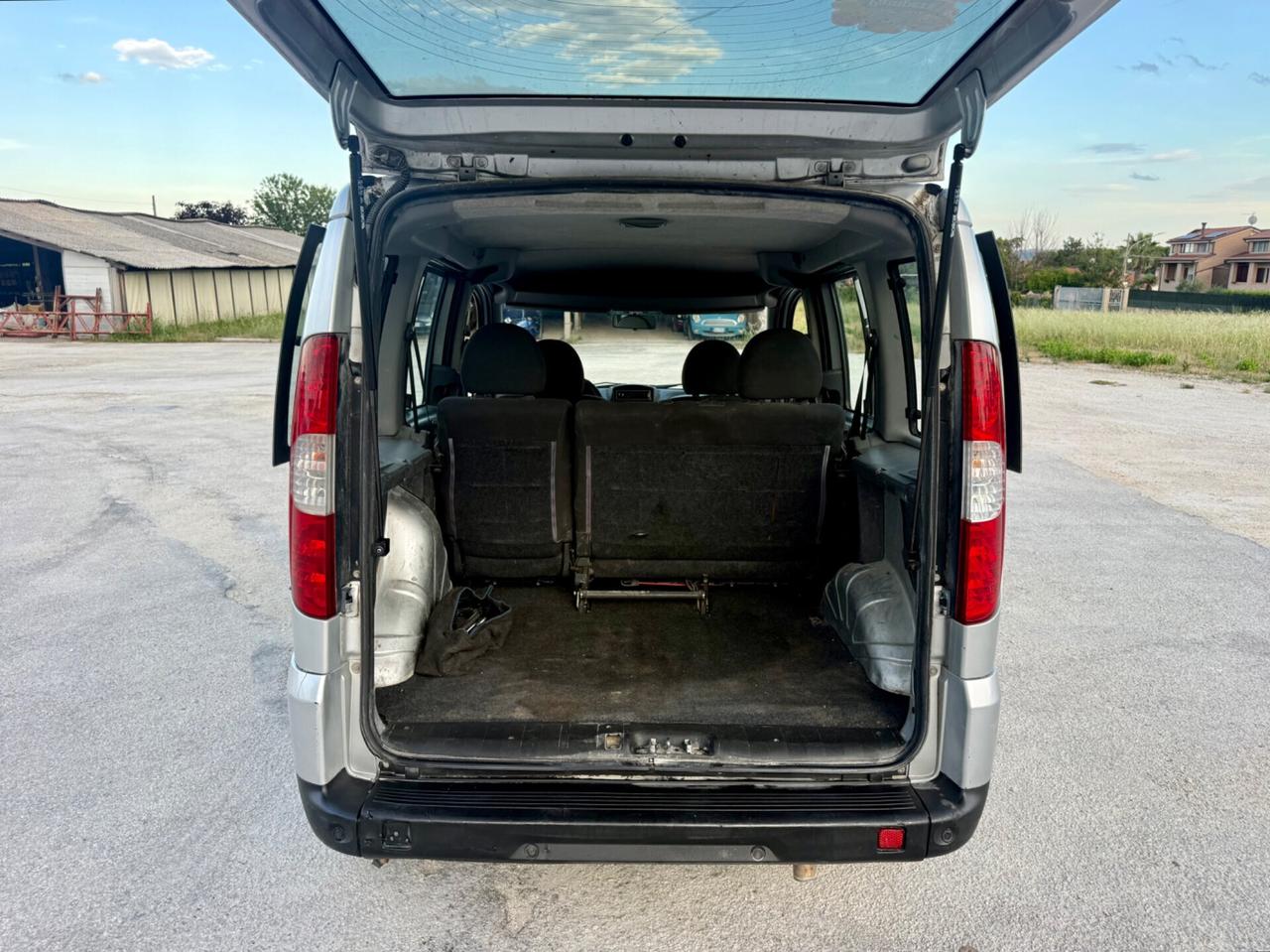 Fiat doblo 5 posti 1.9 JTD neopatentati