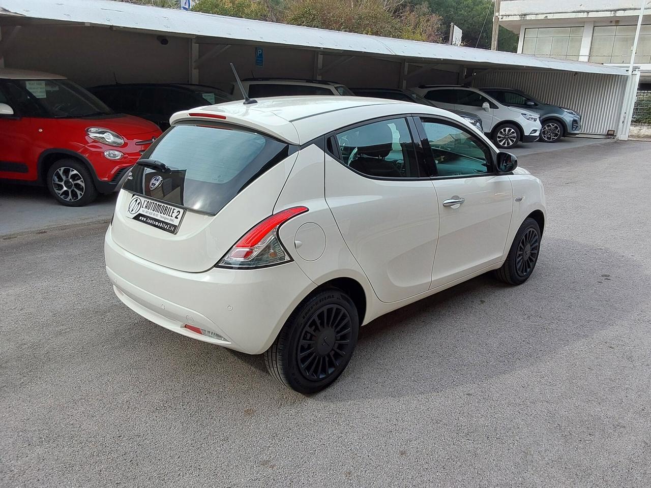 Lancia Ypsilon 1.2 69 CV GPL Silver