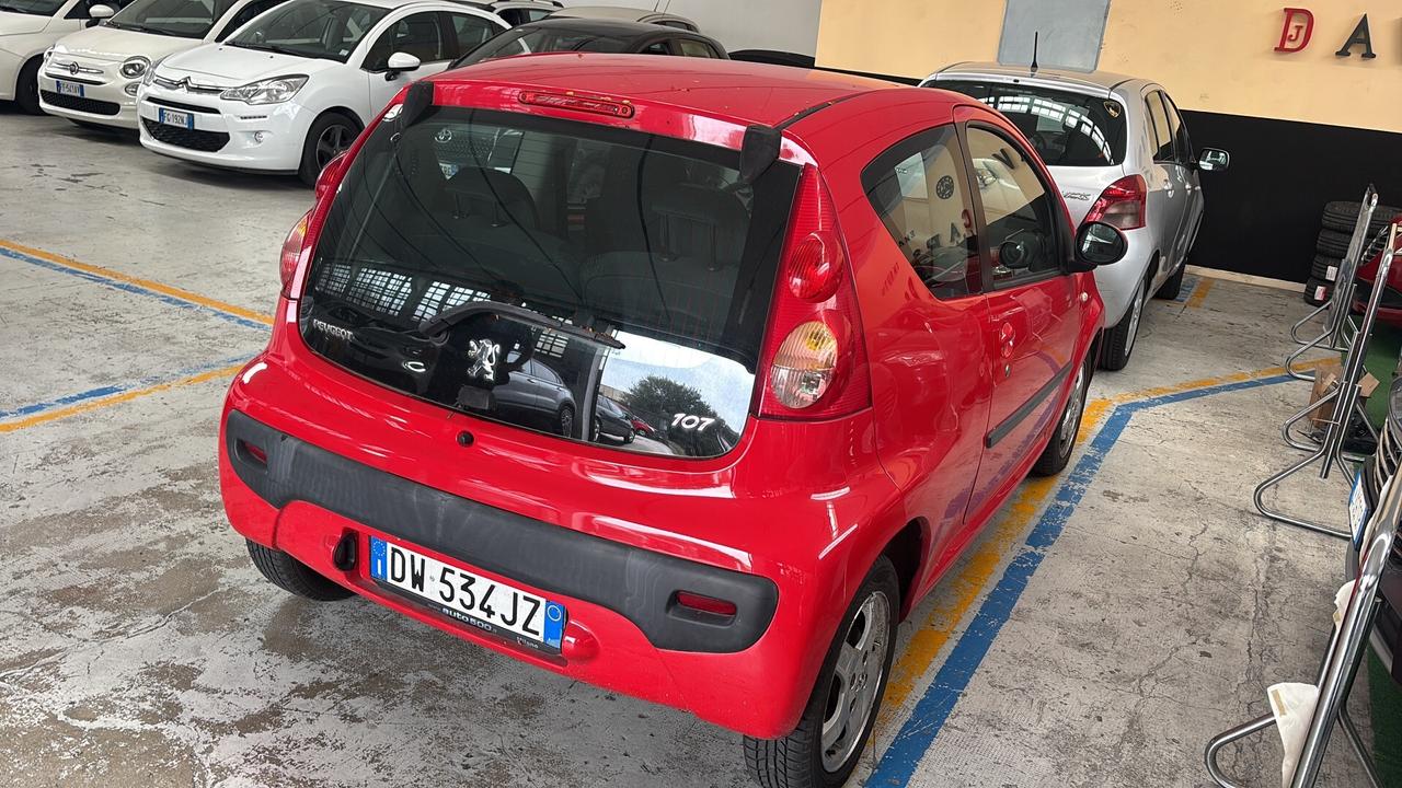 Peugeot 107 1.0 68CV 3p. Sweet Years 2Tronic