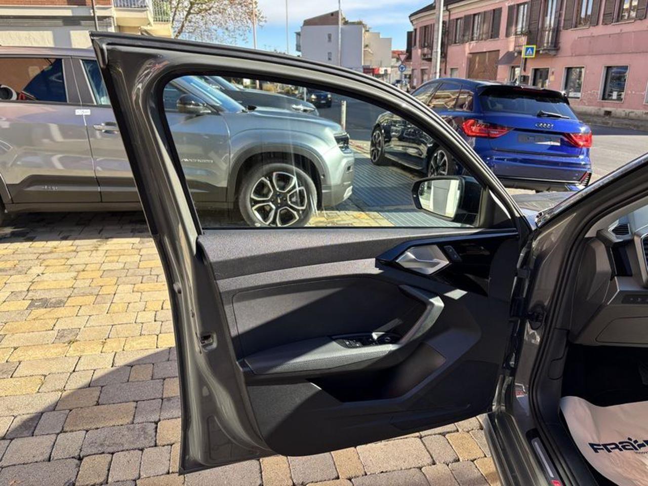 Audi A1 SPB 30 TFSI S tronic S line edition LED-APP-17"