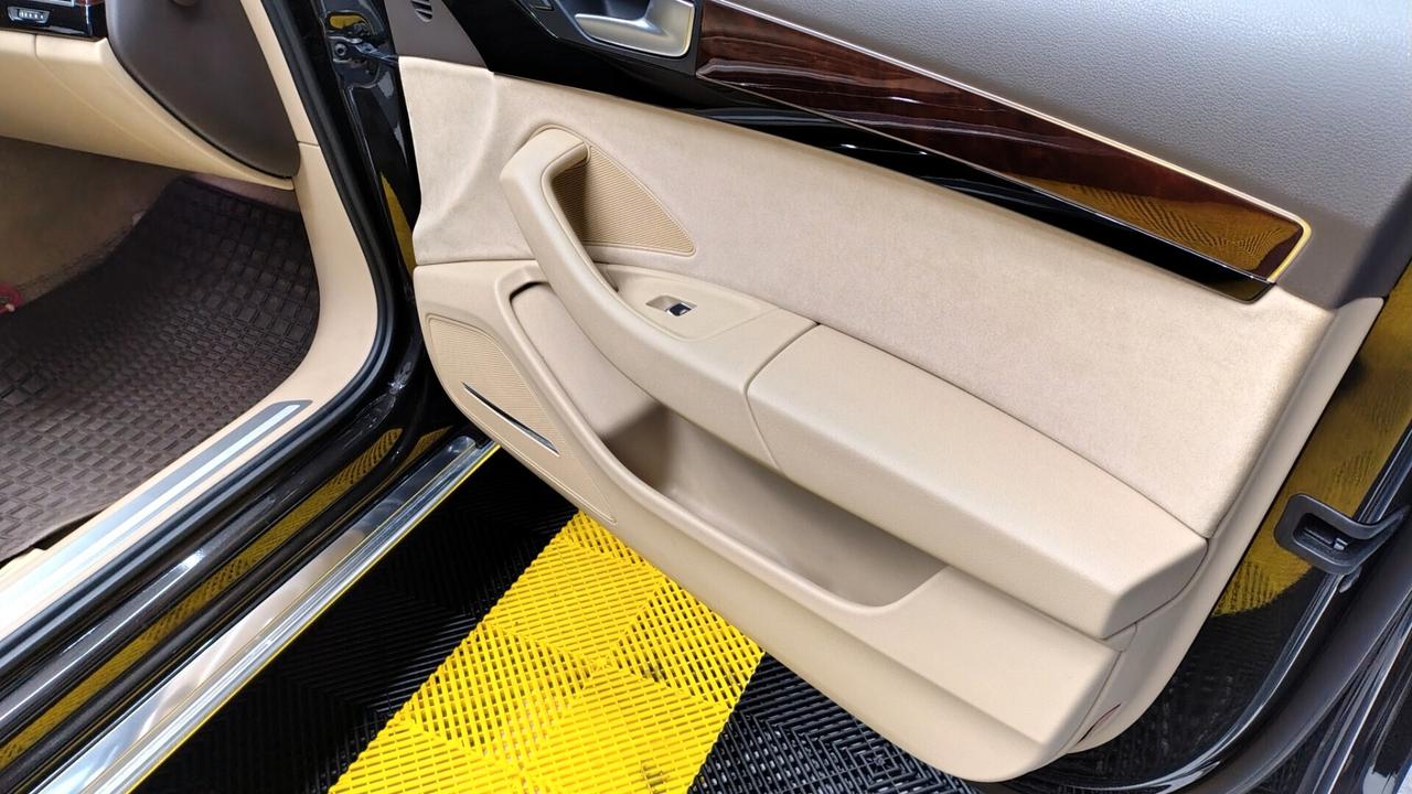 Audi A8 3.0 TDI QUATTRO 250 CV