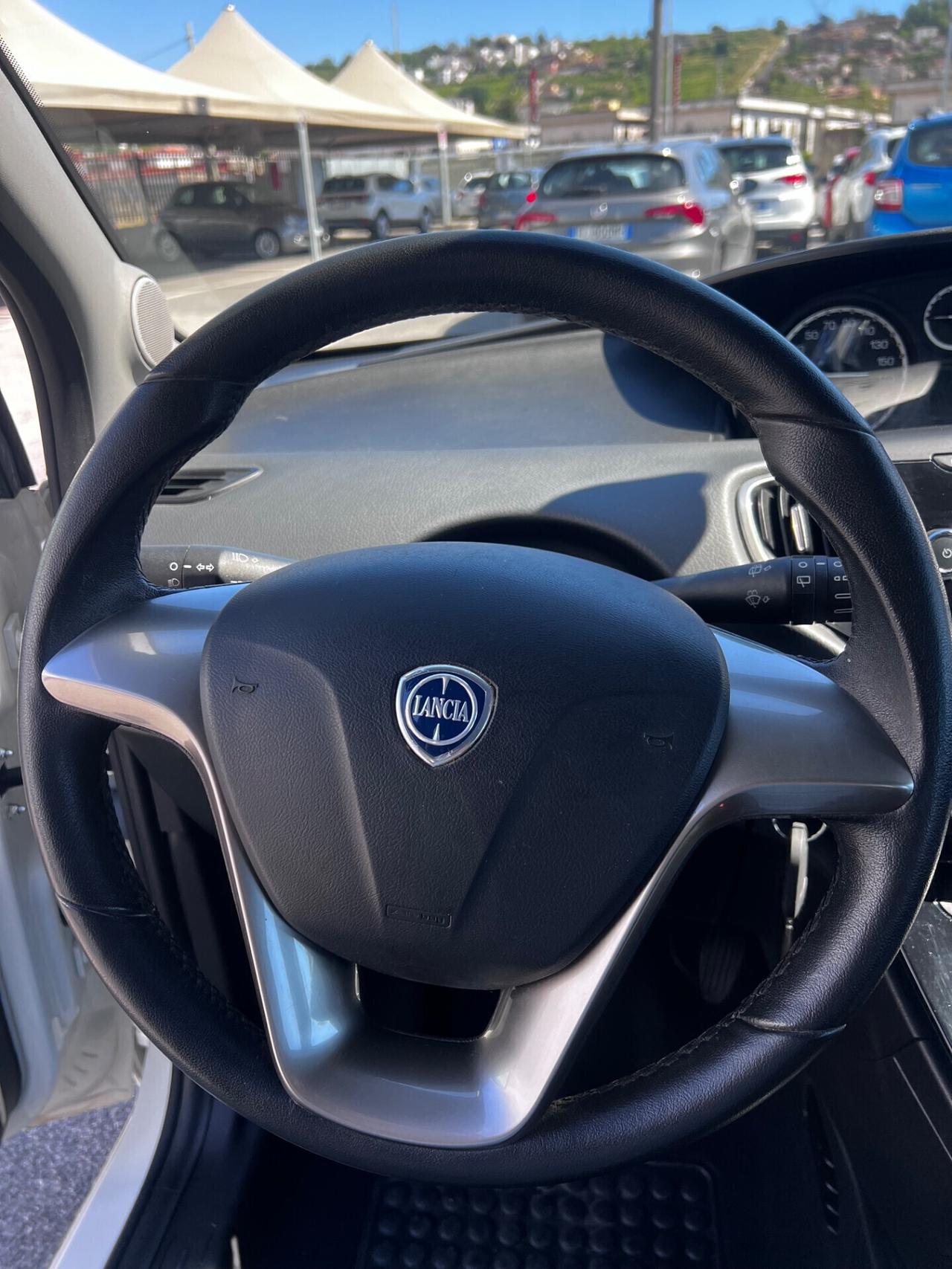 Lancia Ypsilon 1.2 69 CV 5 porte Gold