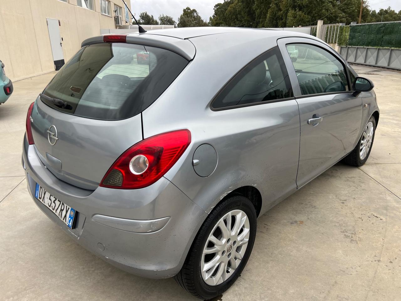 Opel Corsa 1.2 3 porte 2009