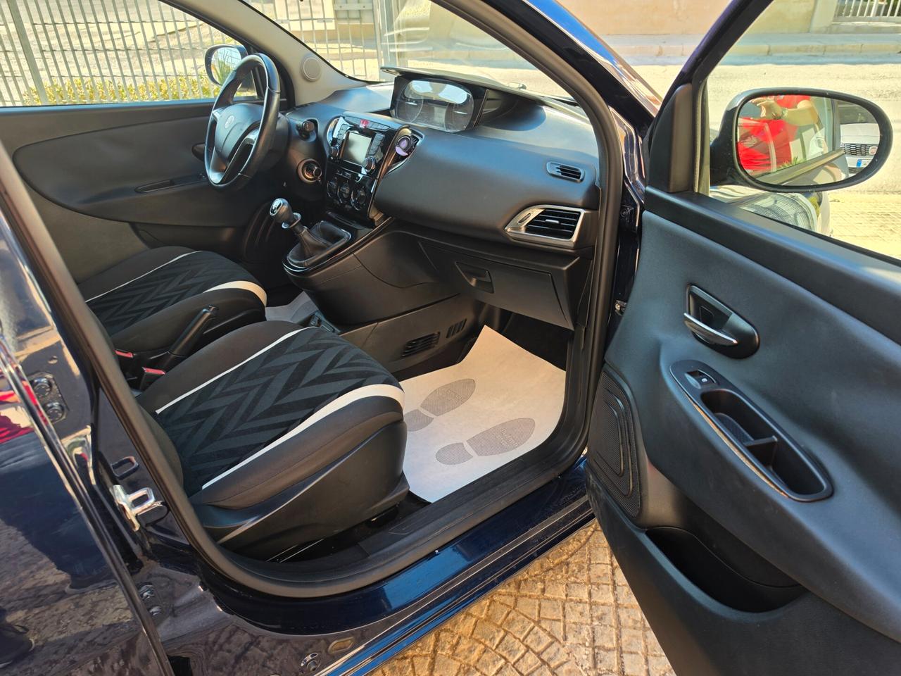 Lancia Ypsilon 1.2 69 CV 5 porte Gold