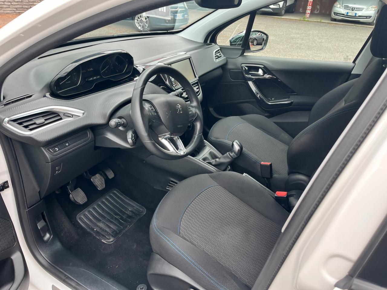 Peugeot 208 PureTech 82 Stop&Start 5 porte Signature