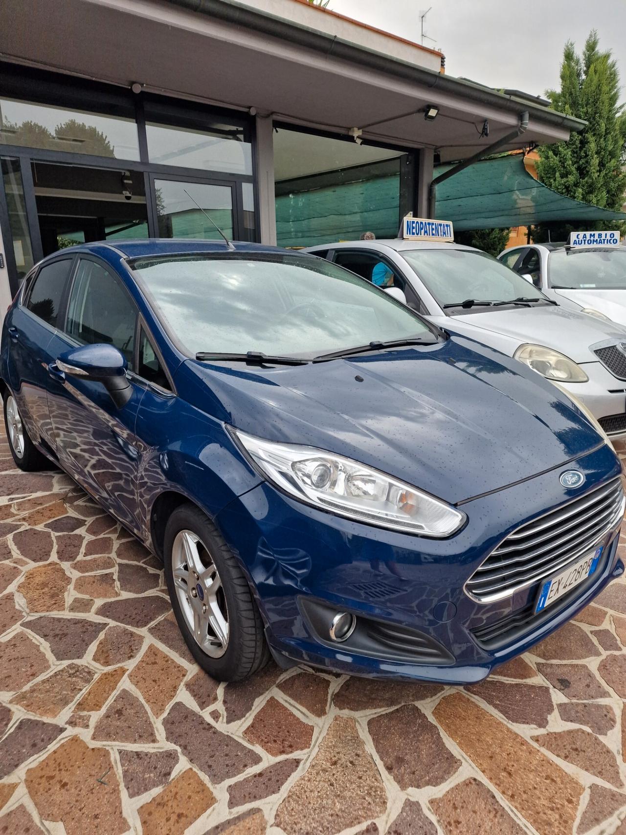 OFFERTA DELLA SETTIMANA Ford Fiesta 1.5 TDCi 75CV 5 porte Titanium Black and White Limited Edition PER NEOPATENTATI