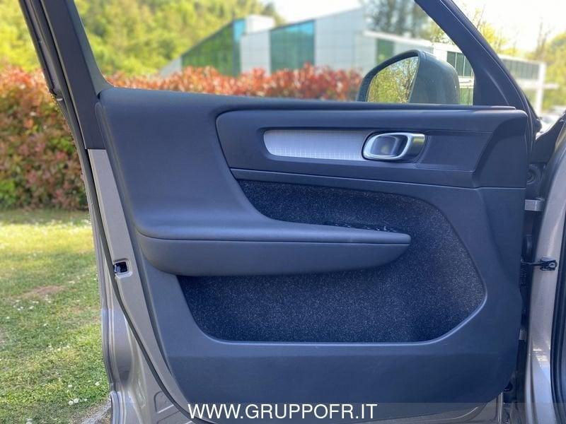 Volvo XC40 B4 AWD Geartronic Momentum Pro