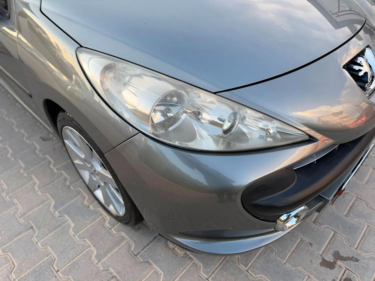 Peugeot 207 1.6 HDi 110CV CC Féline