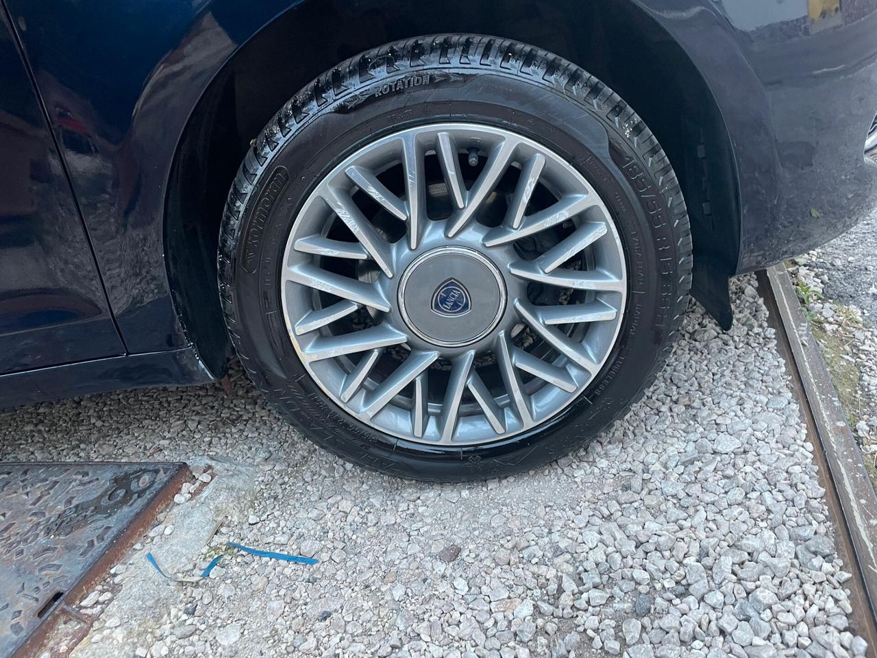 Lancia Ypsilon 1.2 69 CV 5 porte Gold