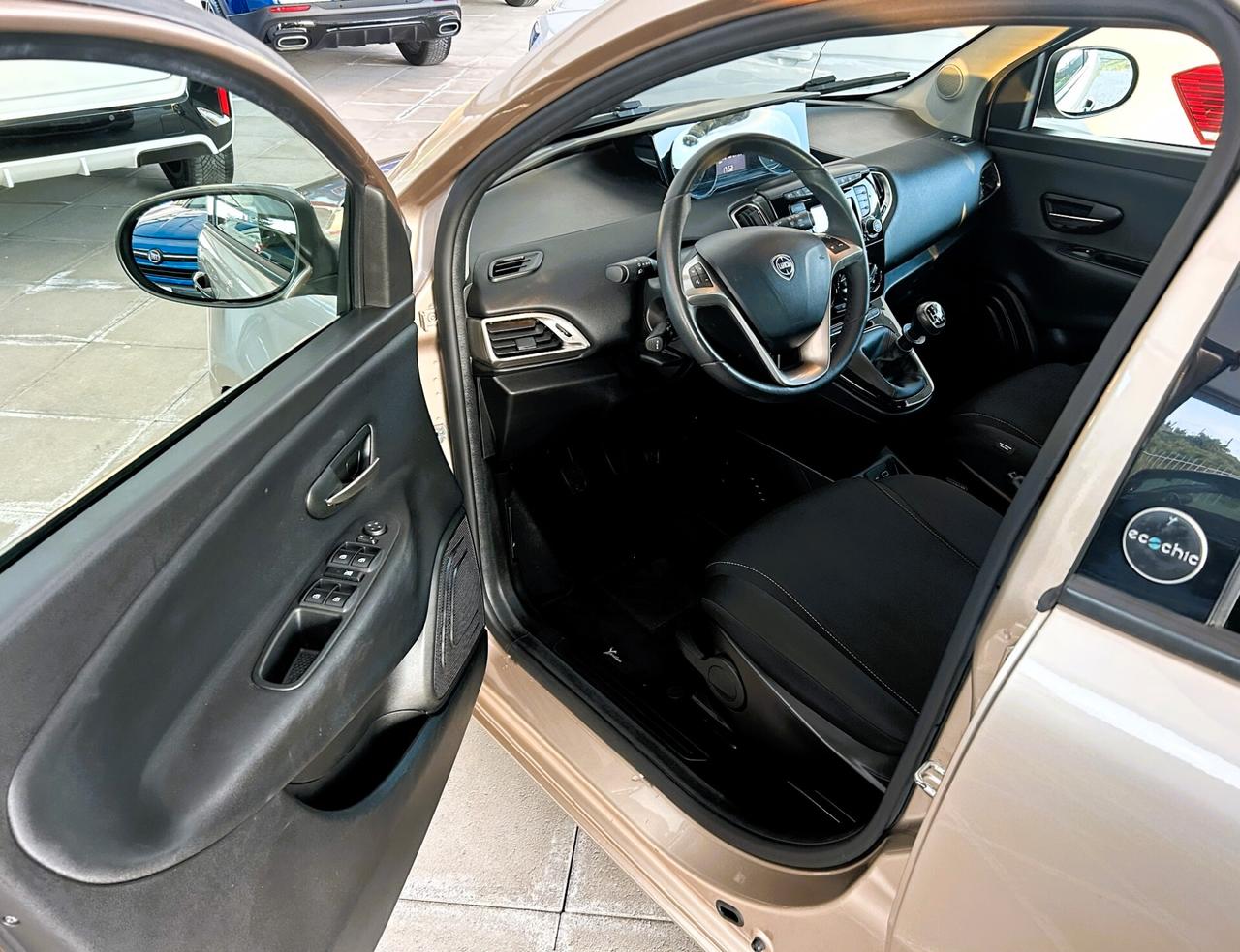 Lancia Ypsilon 1.0 FireFly 5 porte S&S Hybrid Ecochic Silver