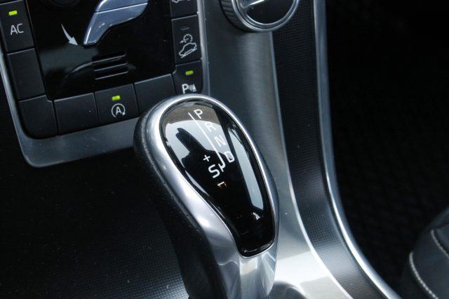 VOLVO XC60 D4 Awd Geartronic R-design Unicoprop. Pelle
