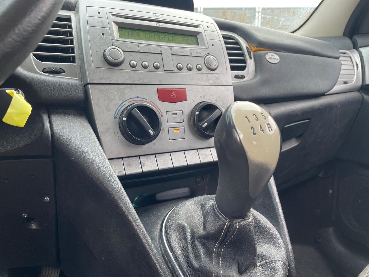 Lancia Ypsilon 1.3 MJT 75 CV Oro