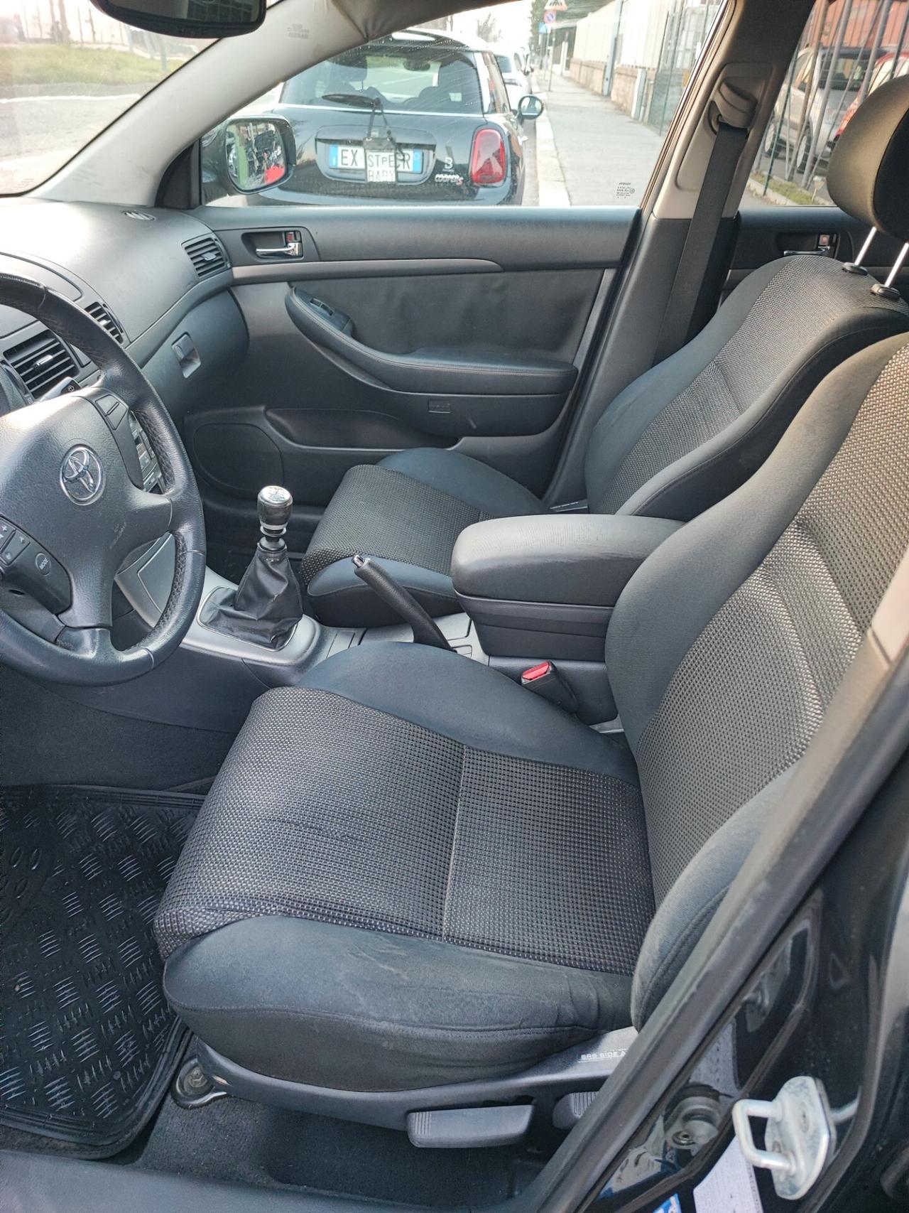 Toyota Avensis 2.0 D-4D 16V Station Wagon