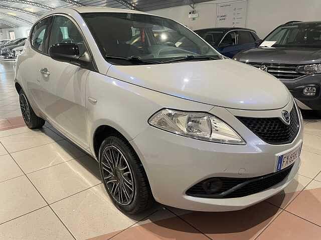 Lancia Ypsilon 1.2 69 CV 5 porte Gold