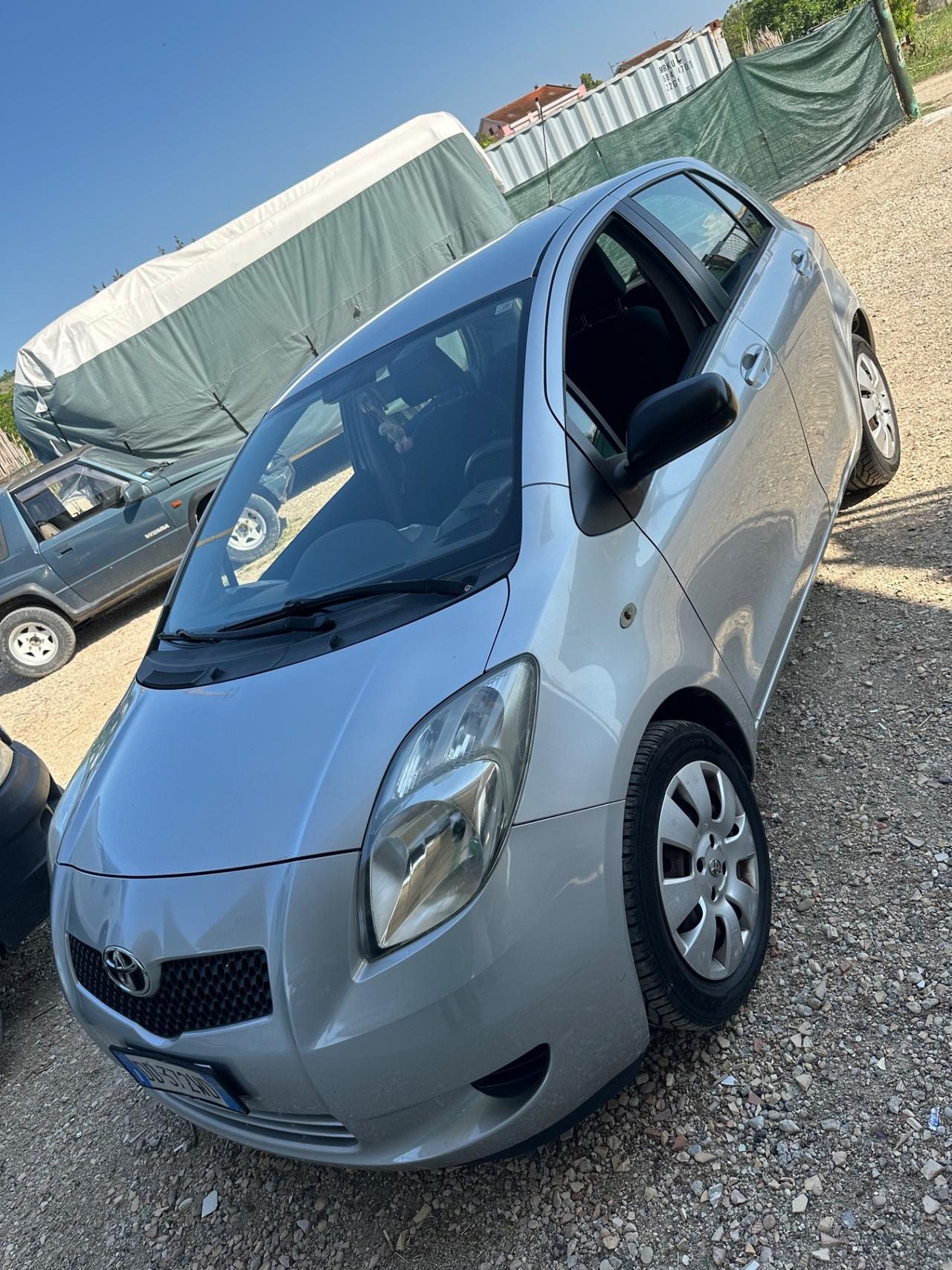 Toyota Yaris 1.0 5 porte