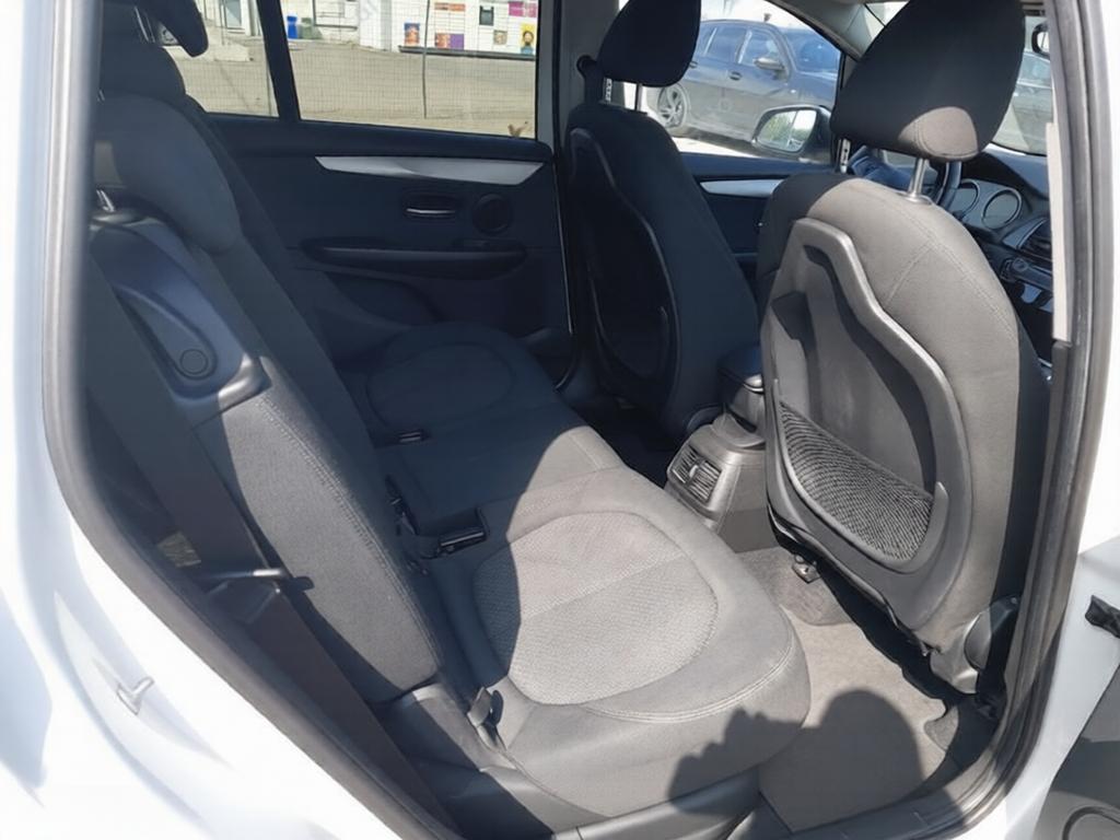 BMW Serie 216d Business autom. 7posti LED, Navi, Vetri oscurati