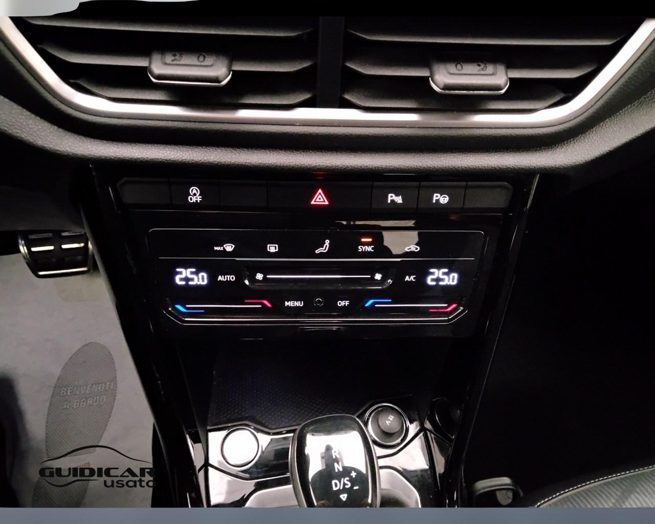 VOLKSWAGEN T-Roc 2022 - T-Roc 1.5 tsi R-Line dsg