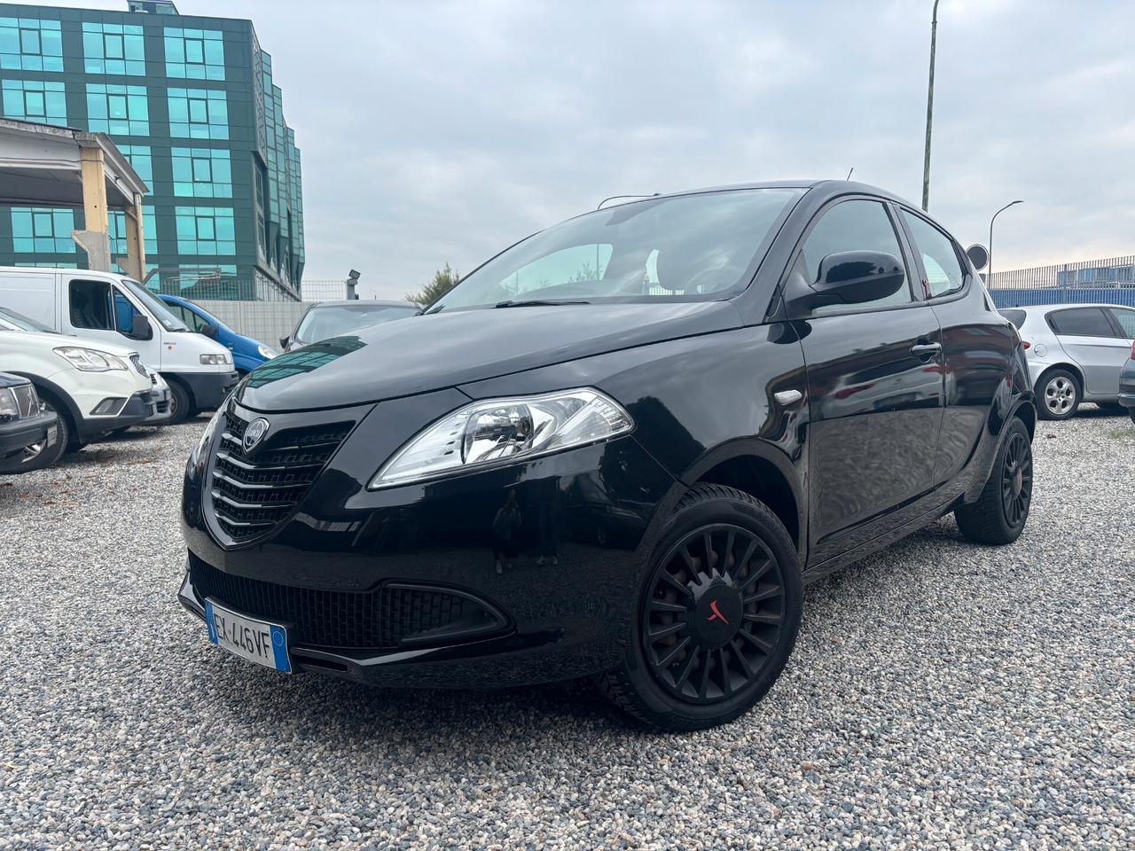 Lancia Ypsilon 1.2 69 CV 5 porte S&S Silver