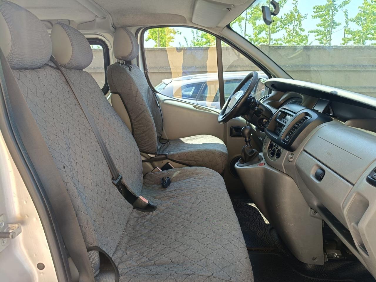 Renault TRAFIC 9 posti