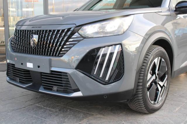 Peugeot 2008 1.2 Allure s&s 130cv eat8 con Navigatore e Carplay