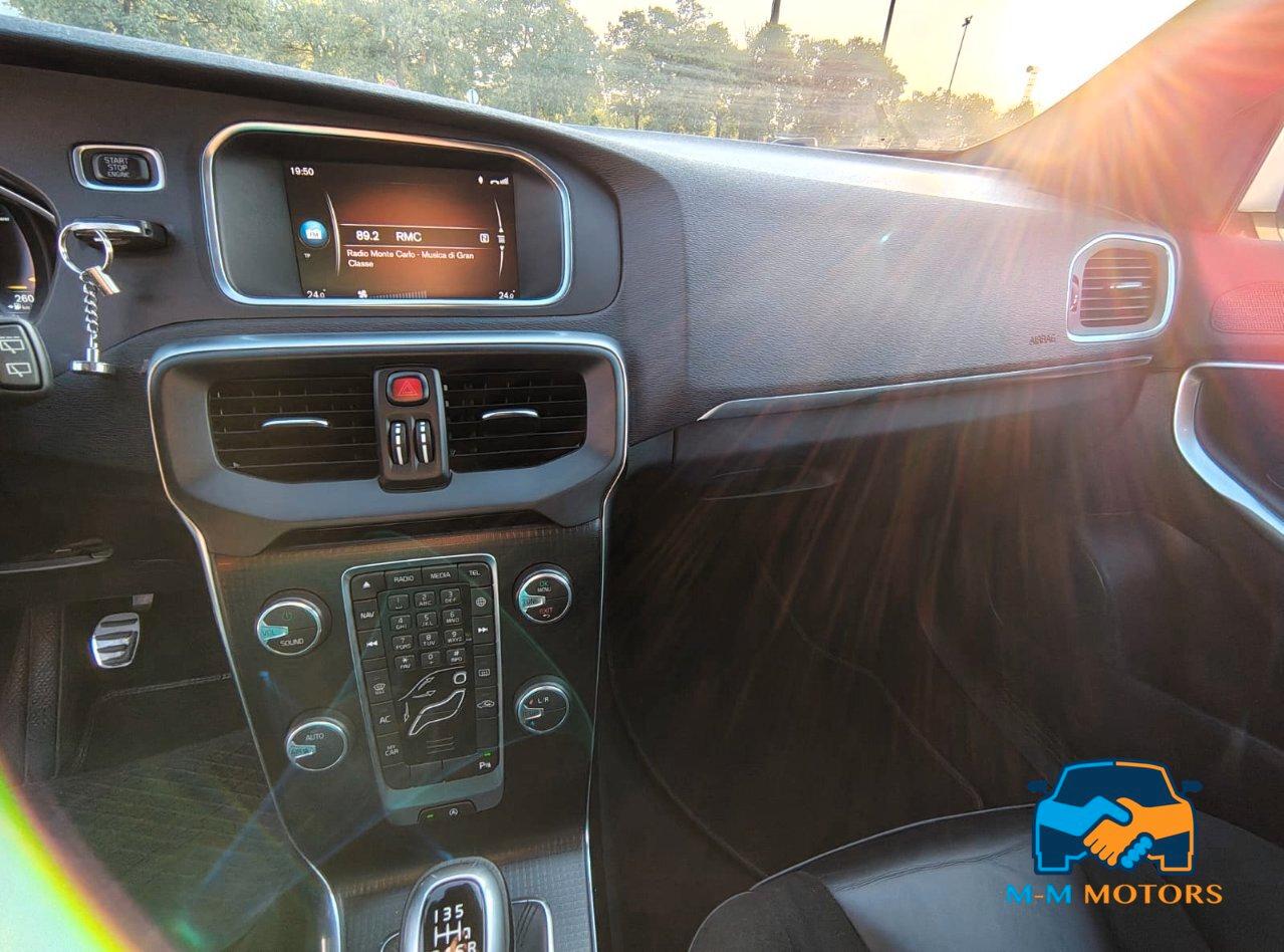 Volvo V40 2.0 d2 R-design Momentum my17