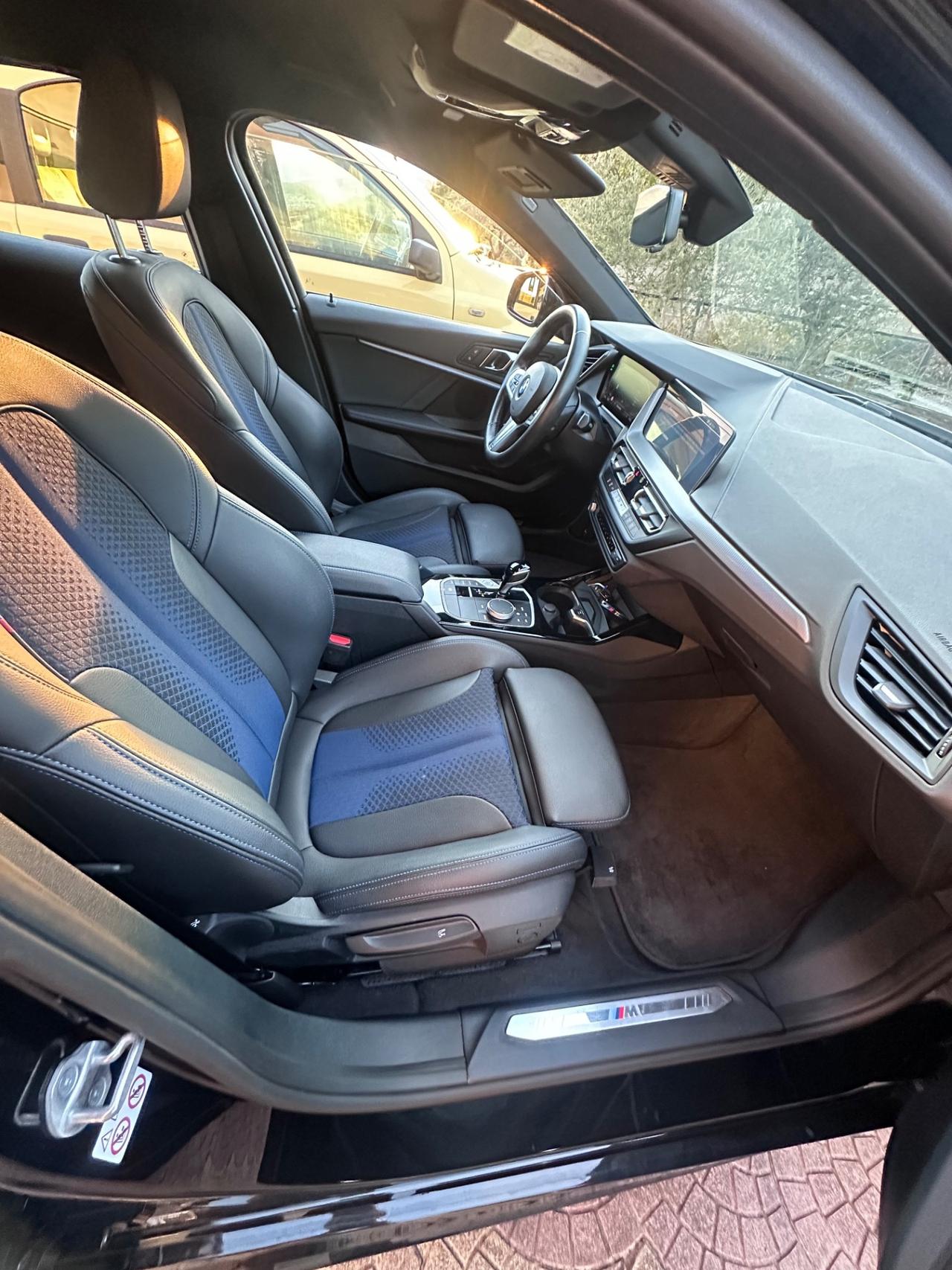 Bmw 118 118d 5p. Colorvision Edition MSPORT