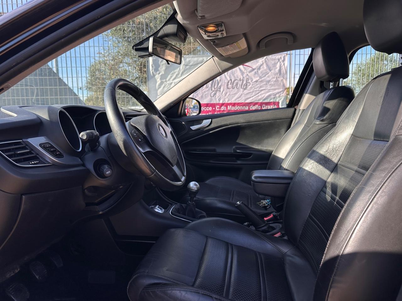 Alfa Romeo Giulietta 1.6 JTDm-2 105 CV Distinctive-2013