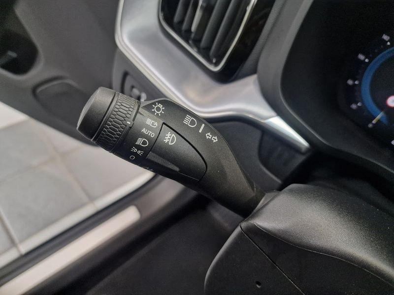 Volvo XC60 B4 (d) AWD Geartronic Momentum AUTOCARRO N1