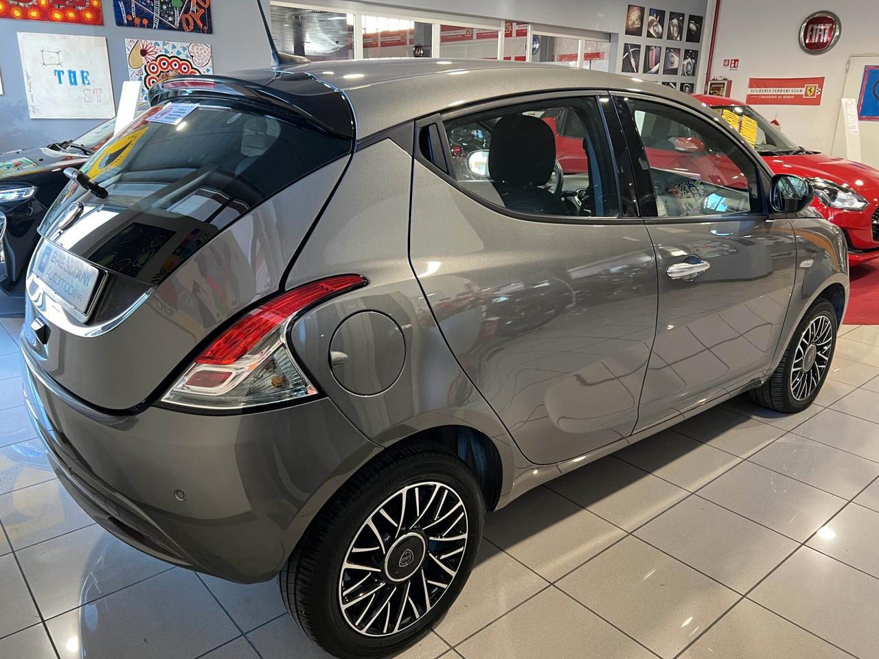 Lancia Ypsilon 1.0 FireFly 5 porte S&S Hybrid Platino