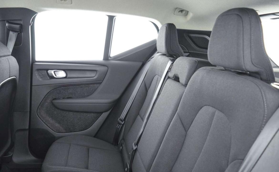 Volvo XC40 B3 automatico MILD HYBRID ELETTRICA NOLEGGIO 12 MESI