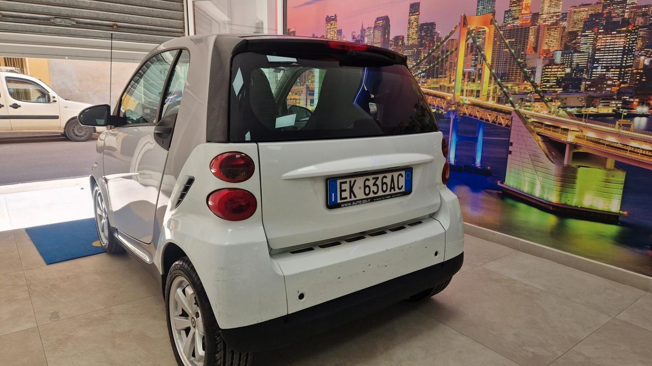 Smart ForTwo 1000 52 kW MHD coupé Genius s.ed.