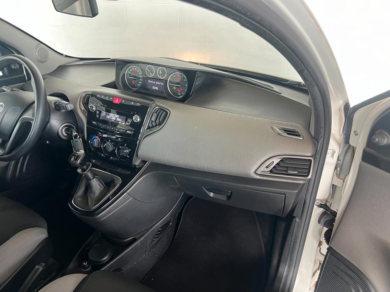 Lancia Ypsilon 1.2 69 CV 5 porte Gold KM 76.638 OK NEOPATENTATI