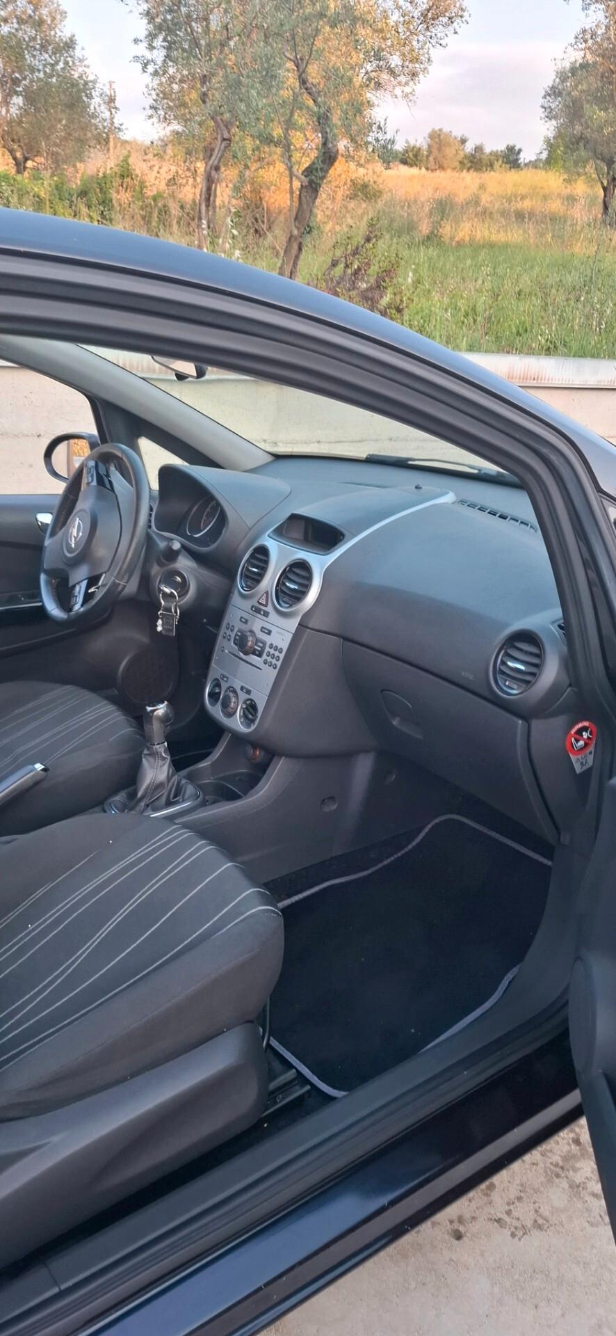 Opel Corsa 1.2 3 porte Club