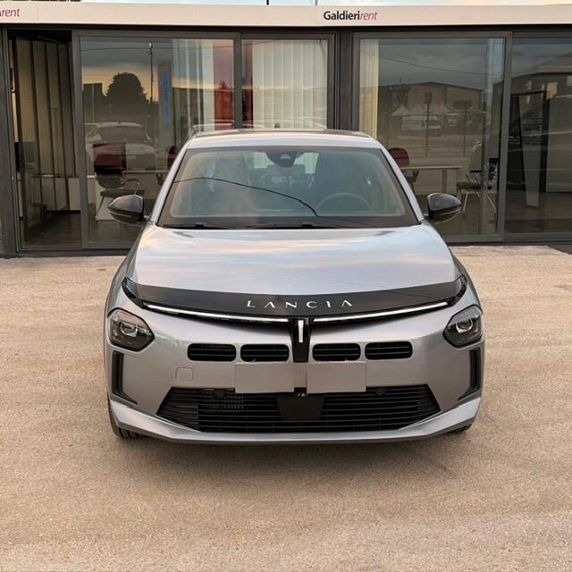 Lancia Ypsilon Hybrid e-DCT – Edizione Limitata Cassina