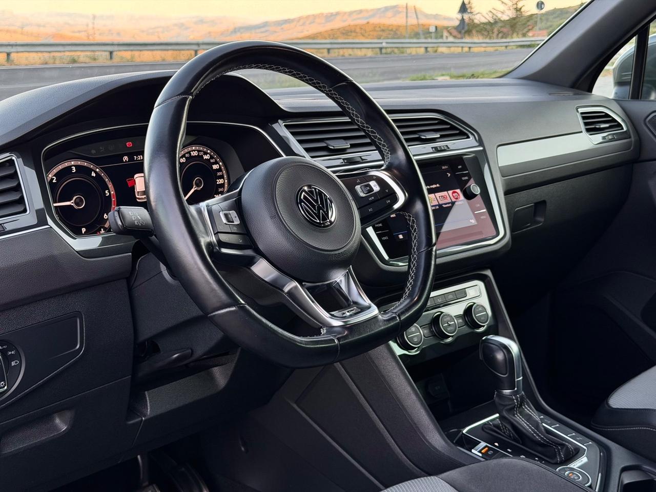 Volkswagen Tiguan 2.0 TDI 150cv DSG 4MOTION R-Line