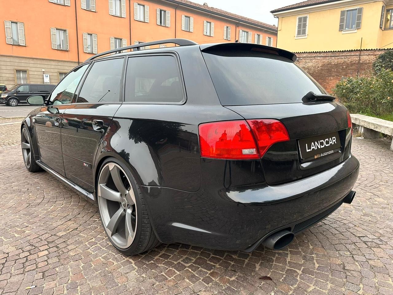 Audi A4 RS 4 4.2 V8 Avant quattro