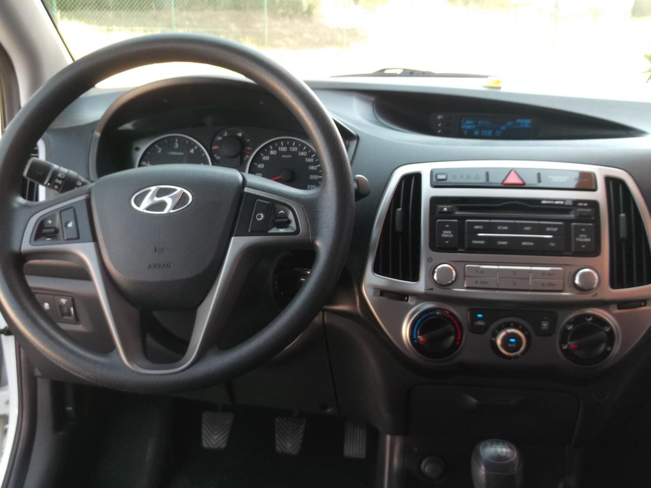 Hyundai i20 1.1 CRDi 5p. Neopatentati 2014