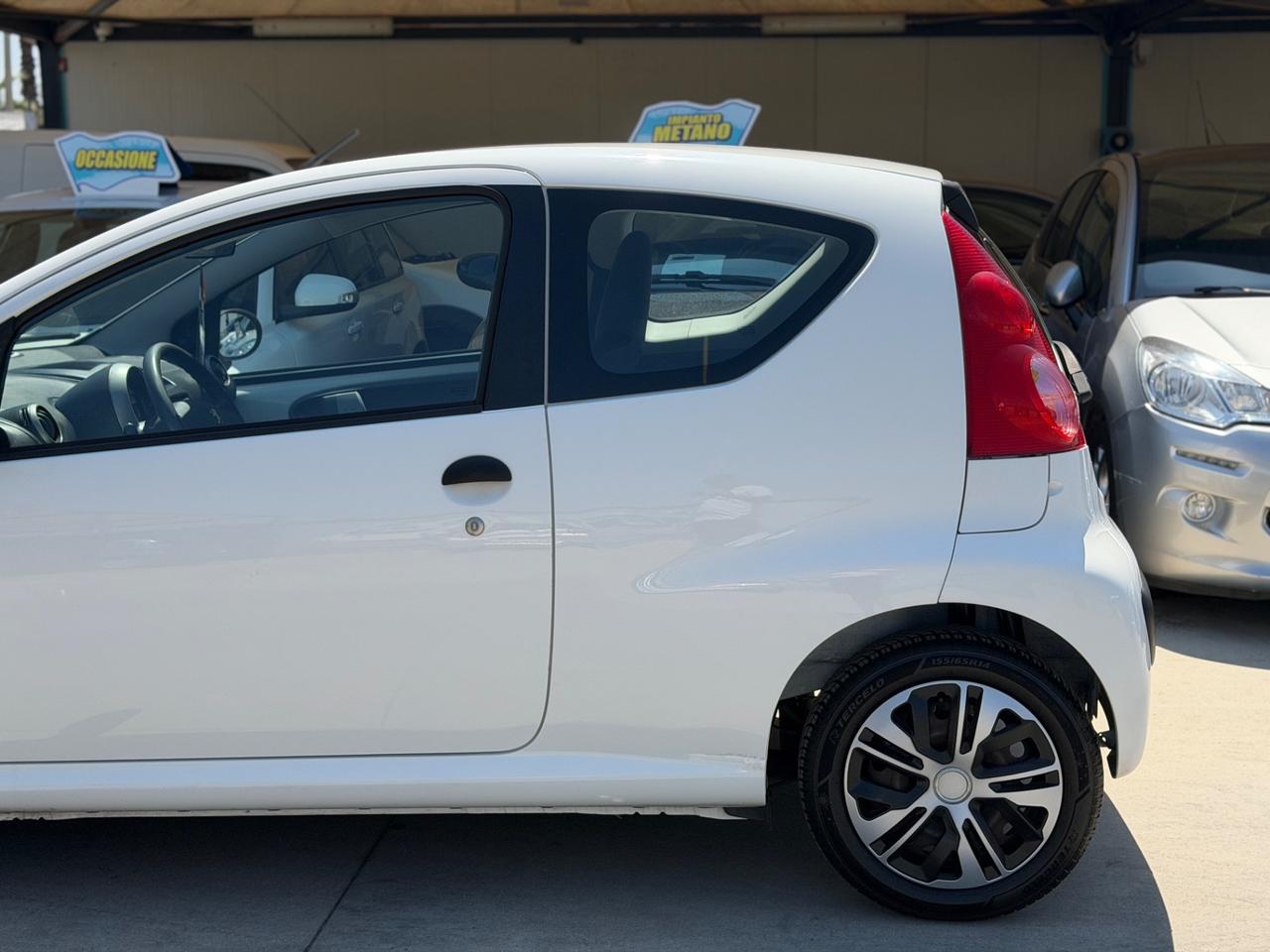 Peugeot 107 1.0 BENZINA 2012 - CLIMA, SERVOSTERZO