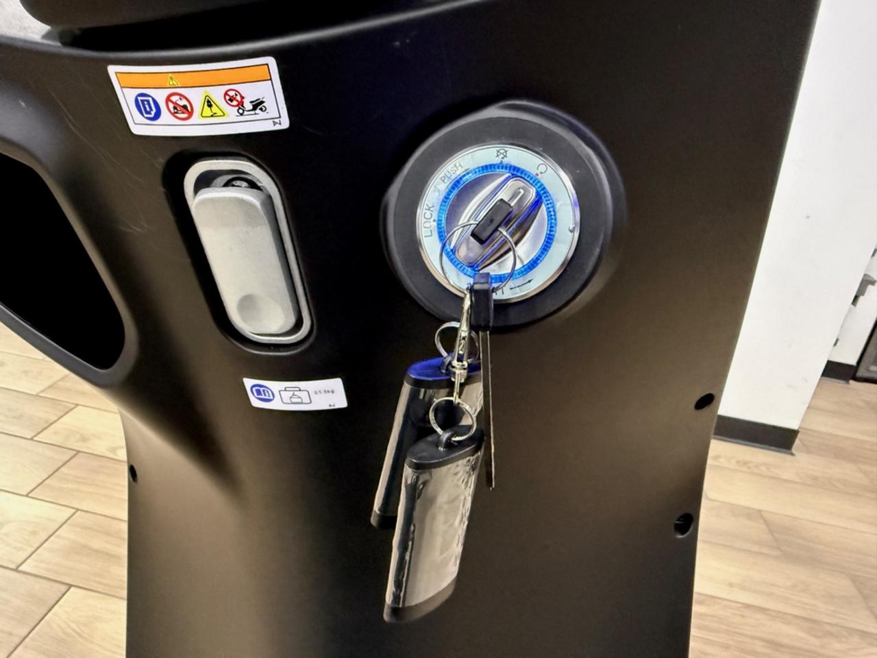 Scooter elettrico LvNeng NCE S