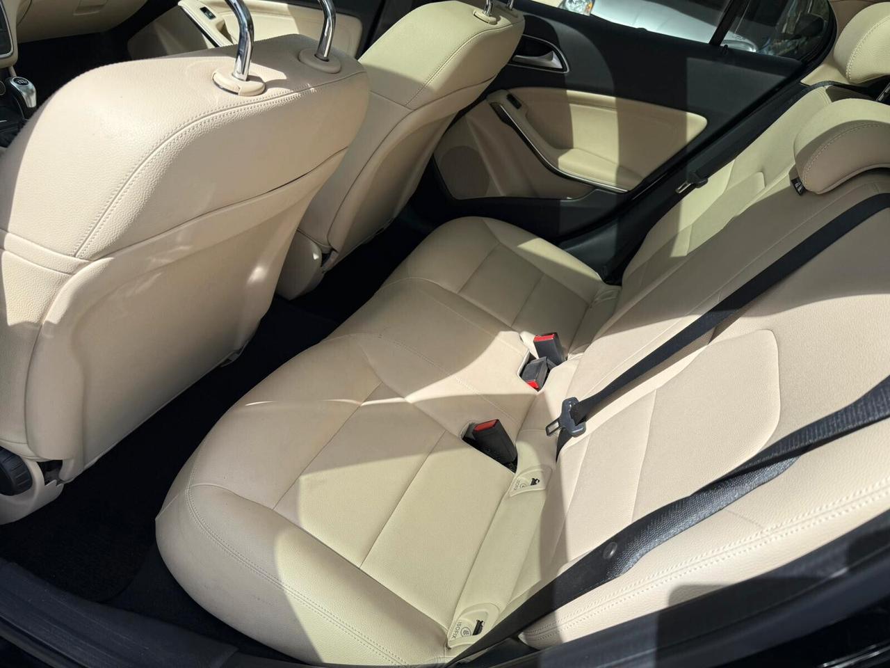 Mercedes-benz GLA 180 d Premium