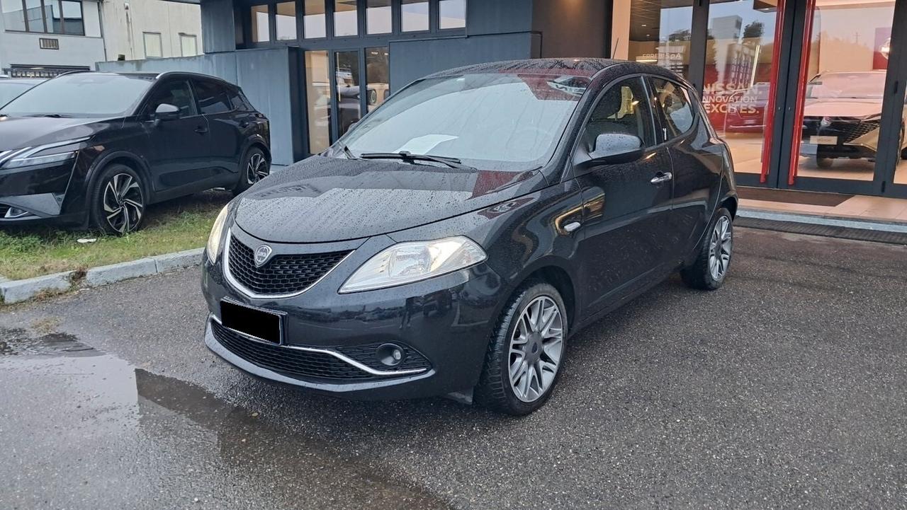 Lancia Ypsilon 1.2 69 CV 5 porte Platinum - FD535