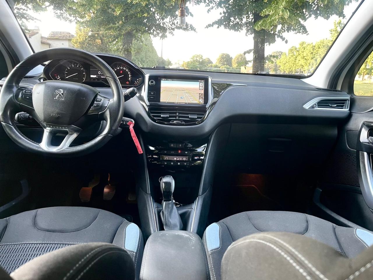Peugeot 208 1.2 benzina