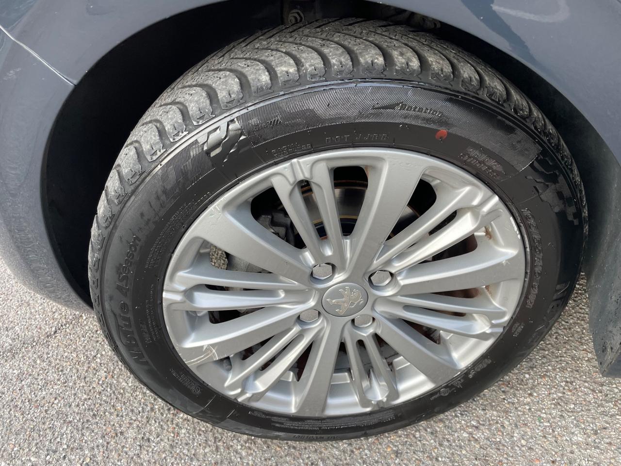 Peugeot 208 PureTech 82 5 porte Allure*Neo patentati*