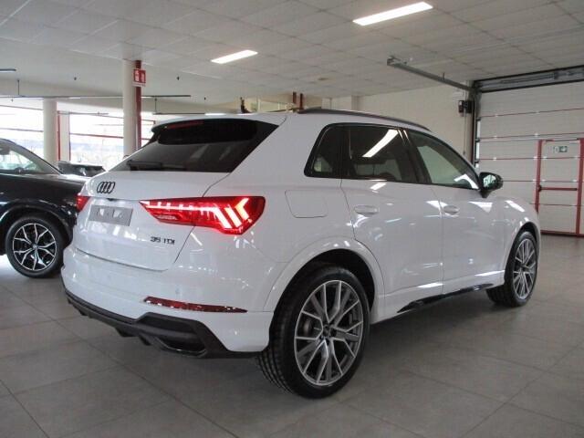 Audi Q3 SUV (35) Blackline 2.0 TDI 150CV S-Tronic