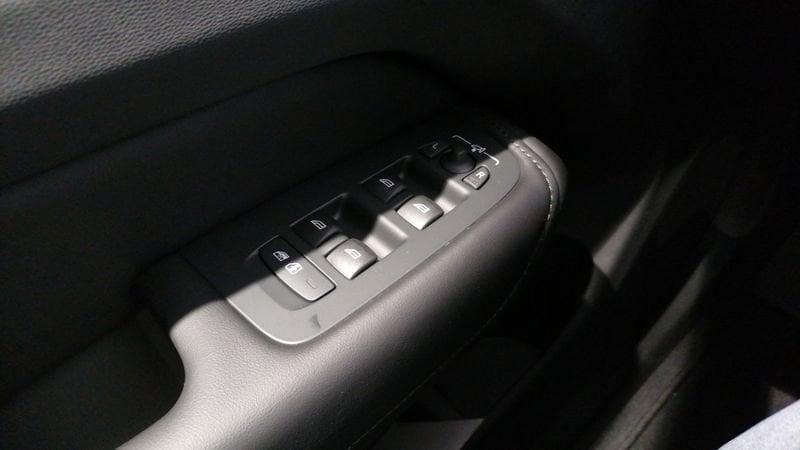 Volvo XC60 XC60 T6 Plug-in hybrid AWD automatico Plus Dark MY25
