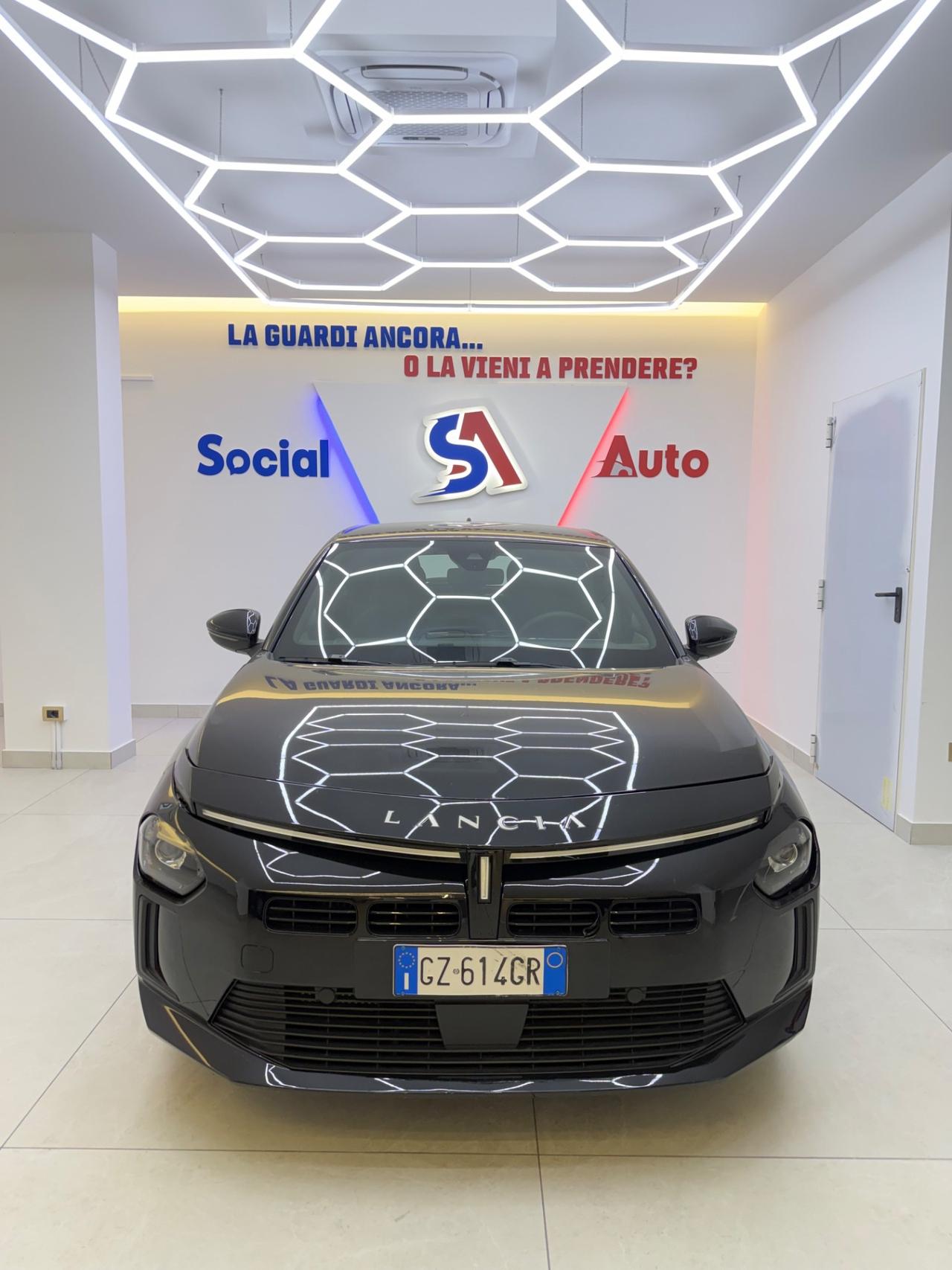 Lancia Ypsilon Hybrid e-DCT