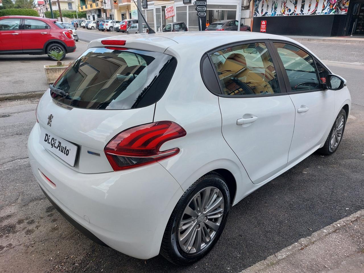 Peugeot 208 1.2 Gpl 82 Cv 5p Allure